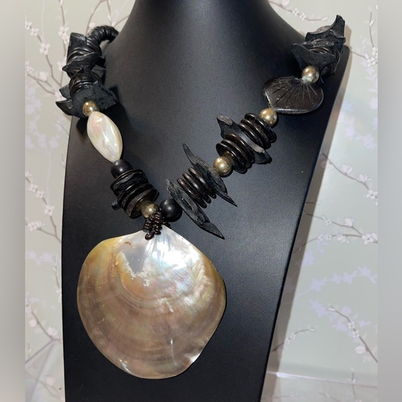 Shell&Wood Necklace - Picture 4 of 4